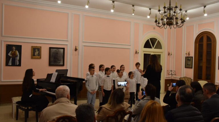 U Svečanoj sali Zavičajnog muzeja, 21.decembra, pred punom salom, održan je koncert Područne jedinice Danilovgrad.