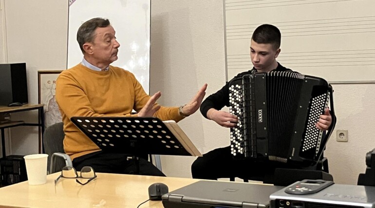 Majstorsku radionicu održao je eminentni profesor harmonike, Vojin Vasović (Filološko-umetnički fakultet, Kragujevac)